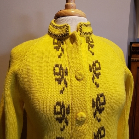Vintage 50s hand loomed yellow sweater cardigan - Picture 2 of 10
